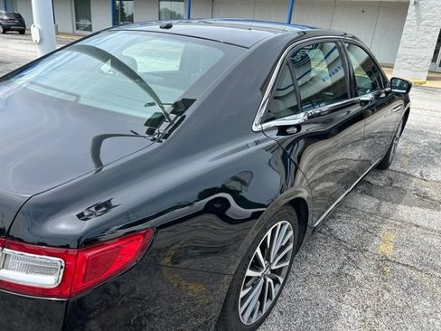 Used 2017 Lincoln Continental Select AWD/4WD image 4