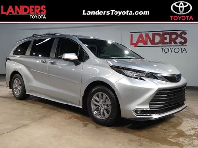 Used 2022 Toyota Sienna XLE