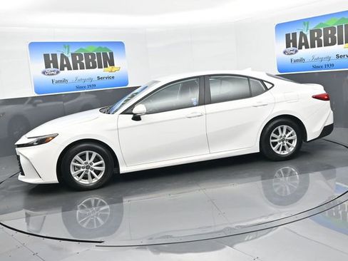 Used 2025 Toyota Camry LE image 2