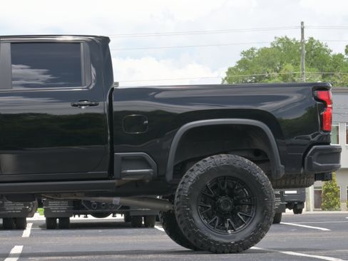 Used 2025 Chevrolet Silverado 2500 ZR2 w/ Technology Package AWD/4WD image 6