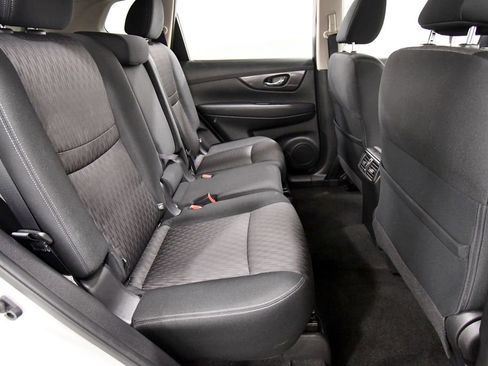 Used 2019 Nissan Rogue SV w/ Premium Package AWD/4WD image 17