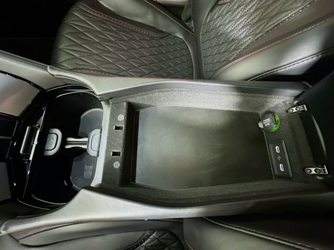 Used 2024 Aston Martin DB12 Coupe RWD image 28