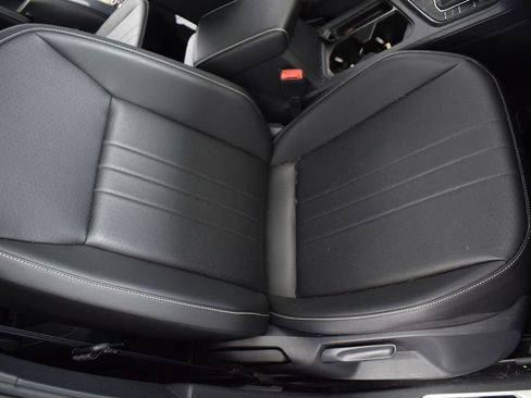 Certified 2022 Volkswagen Tiguan SE R-Line image 16