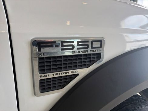 Used 2009 Ford F550 4x4 Regular Cab Super Duty image 6