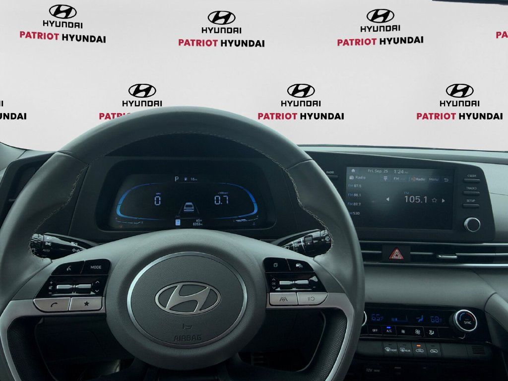 Used 2025 Hyundai Elantra Sport FWD image 10