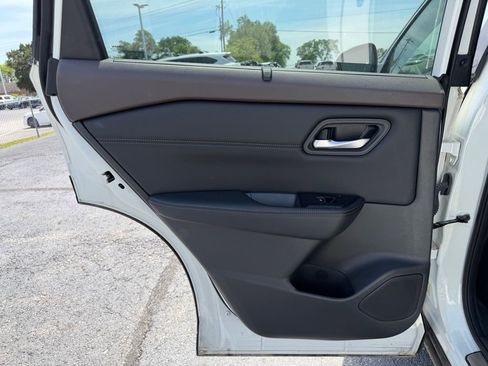 Used 2022 Nissan Rogue SL w/ SL Premium Package FWD image 17