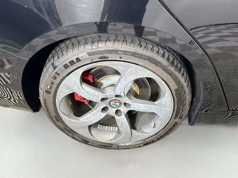 Used 2019 Alfa Romeo Giulia w/ Quick Order Package 22K Sport image 33