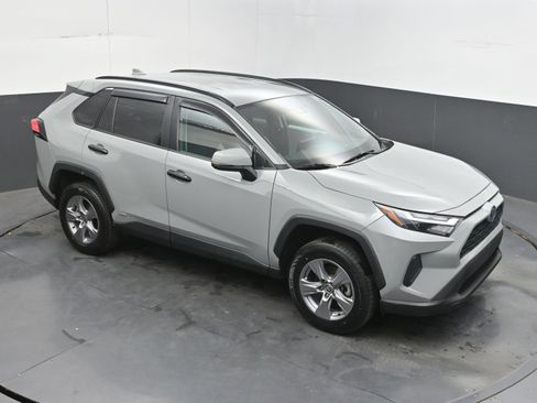 Used 2022 Toyota RAV4 XLE AWD/4WD image 30