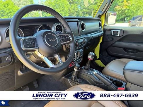 Used 2023 Jeep Wrangler Rubicon w/ LED Lighting Group AWD/4WD image 10