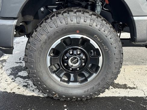 New 2026 Ford F350 Platinum w/ Tremor Off-Road Package AWD/4WD image 9