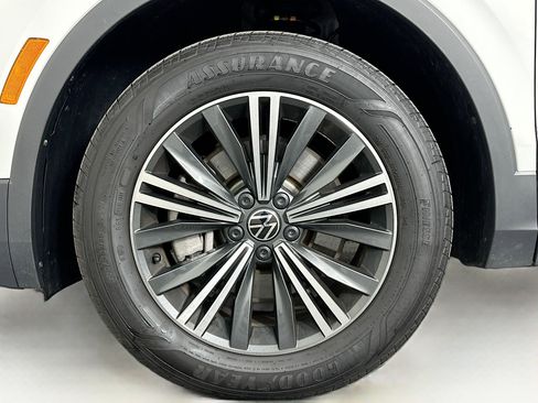 Used 2024 Volkswagen Tiguan SE image 11