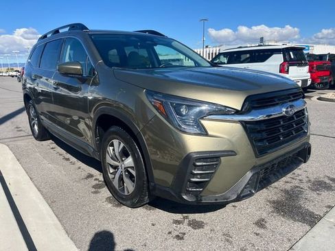 Used 2025 Subaru Ascent Premium AWD/4WD image 2