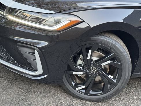 New 2025 Volkswagen Jetta SE image 33