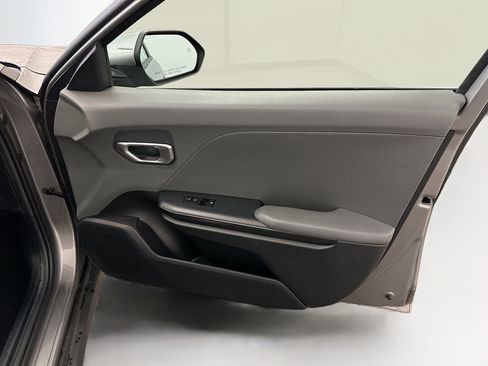 Used 2025 Kia K4 LXS image 33