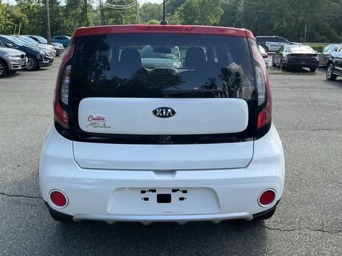 Used 2017 Kia Soul + w/ Designer's Package FWD image 5