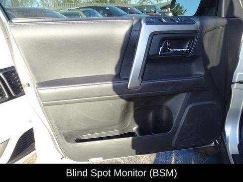 Used 2022 Toyota 4Runner SR5 Premium image 17