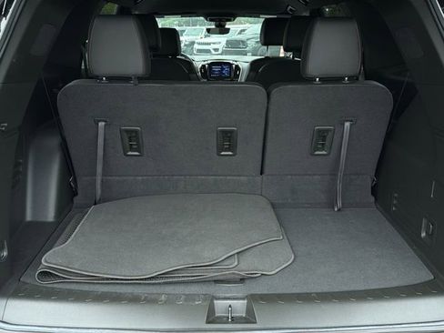 Used 2023 Chevrolet Traverse RS FWD image 38