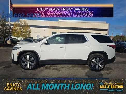 Used 2023 Chevrolet Traverse LT w/ LT Premium Package image 2