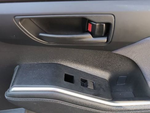 Used 2022 Toyota Highlander LE image 25