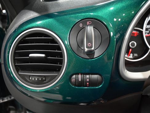 Used 2018 Volkswagen Beetle 2.0T image 21