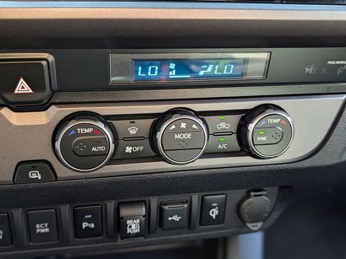 Used 2021 Toyota Tacoma TRD Sport w/ Technology Package RWD image 29