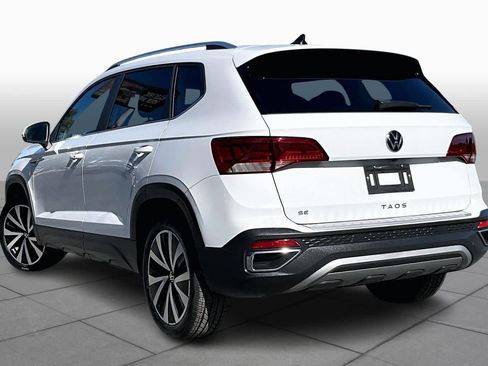 Used 2023 Volkswagen Taos SE w/ Panoramic Sunroof Package image 12