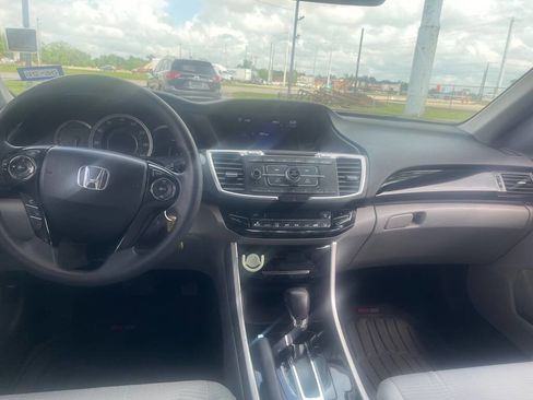Used 2017 Honda Accord LX image 11