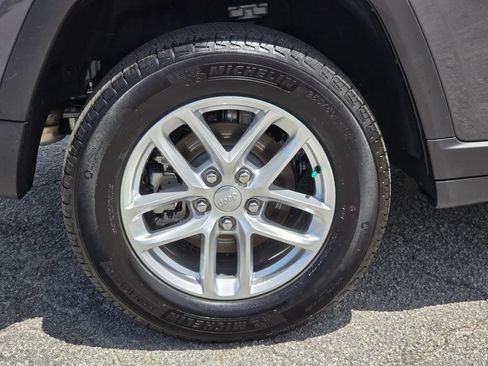 Used 2025 Jeep Grand Cherokee Laredo X AWD/4WD image 12