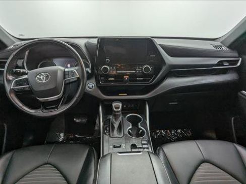 Used 2023 Toyota Highlander XSE FWD image 27