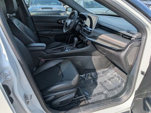 Used 2025 Jeep Compass Trailhawk AWD/4WD image 10