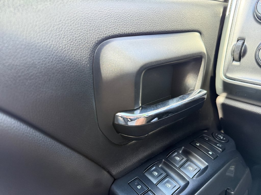 Used 2018 Chevrolet Silverado 1500 LT w/ LT Eassist Package AWD/4WD image 26