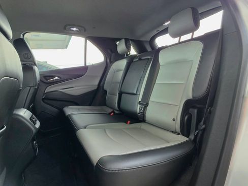 Used 2019 Chevrolet Equinox Premier FWD image 17