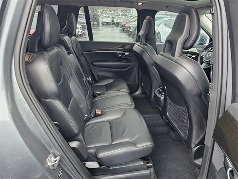 Used 2018 Volvo XC90 T5 Momentum w/ Convenience Package image 11