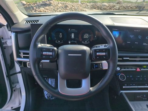 Used 2025 Hyundai Santa Fe SEL FWD image 17