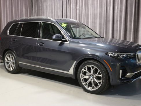 Used 2022 BMW X7 xDrive40i w/ Parking Assistance Package image 3