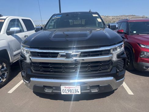 Used 2024 Chevrolet Silverado 1500 LT w/ Convenience Package II RWD image 3