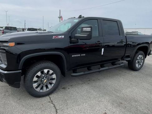 Used 2025 Chevrolet Silverado 2500 Custom w/ Custom Value Package image 6