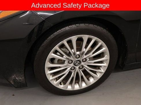 Used 2020 Toyota Avalon Limited image 6