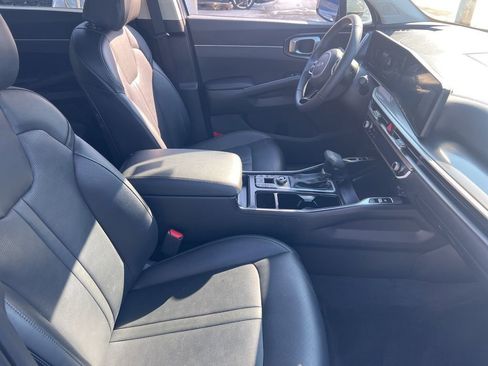 Certified 2025 Kia Sorento S image 19