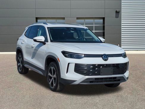 New 2026 Volkswagen Tiguan SE AWD/4WD image 1
