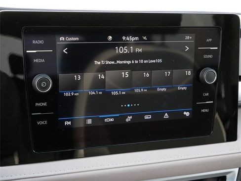 Certified 2025 Volkswagen Taos SE image 30