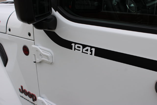 Used 2025 Jeep Wrangler Unlimited Rubicon AWD/4WD image 11