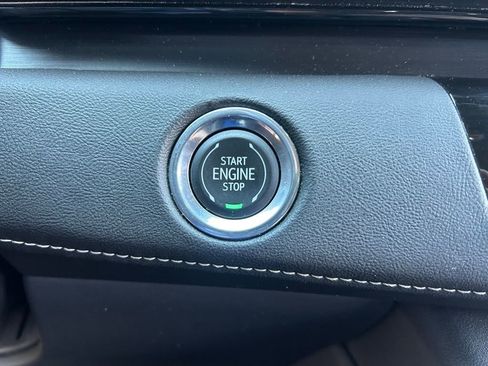 Used 2023 Cadillac Escalade Premium Luxury RWD image 31