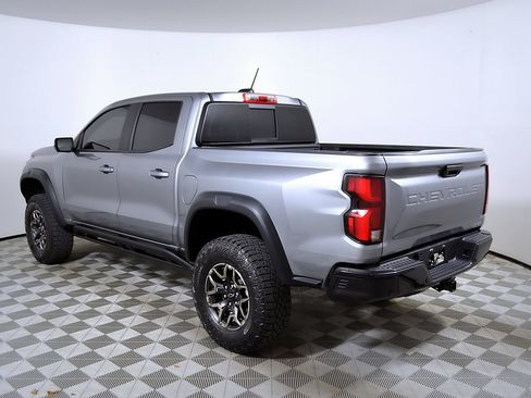 Used 2025 Chevrolet Colorado ZR2 w/ Technology Package AWD/4WD image 9