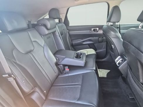 Used 2024 Kia Sorento S AWD/4WD image 11
