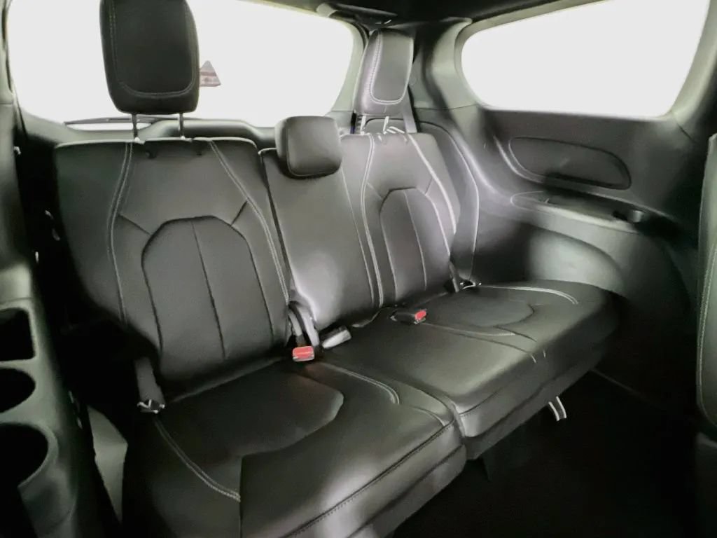 New 2027 Chrysler Pacifica Select FWD image 27