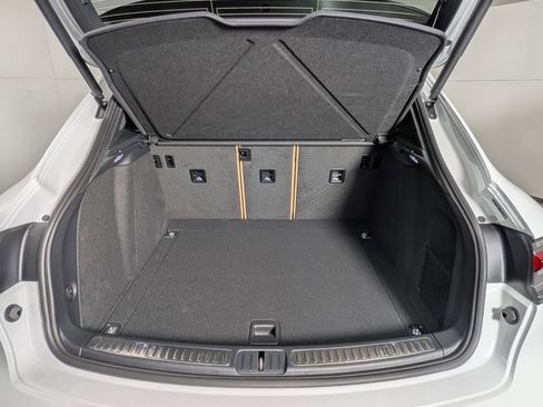 New 2026 Porsche Macan image 17