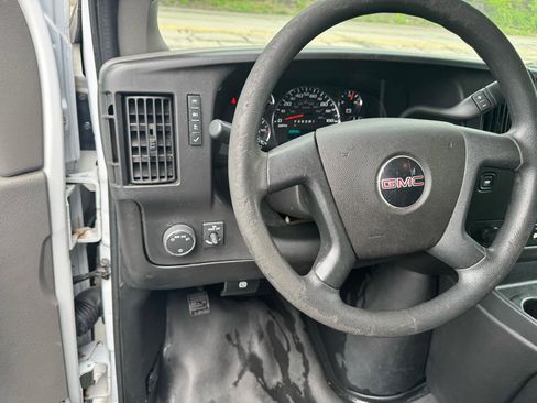 Used 2018 GMC Savana 2500 RWD image 15