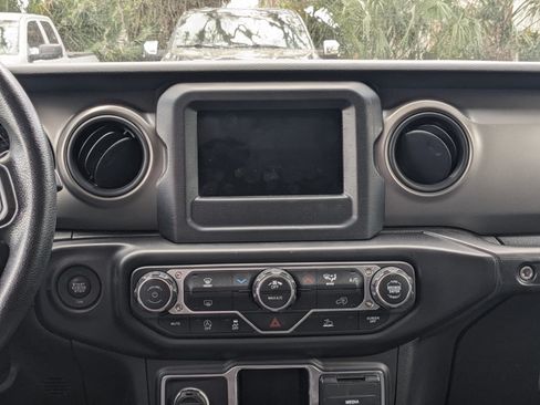 Used 2022 Jeep Wrangler Unlimited Sport AWD/4WD image 16