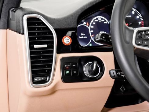 Used 2023 Porsche Cayenne Platinum Edition image 12